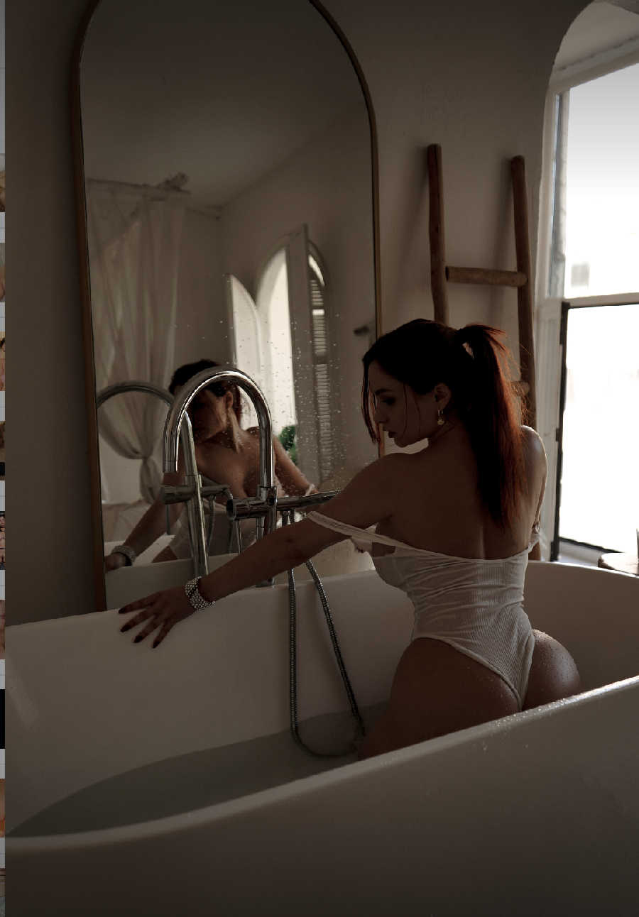 A playful frame from Miranda Faith nude — online in Cypin