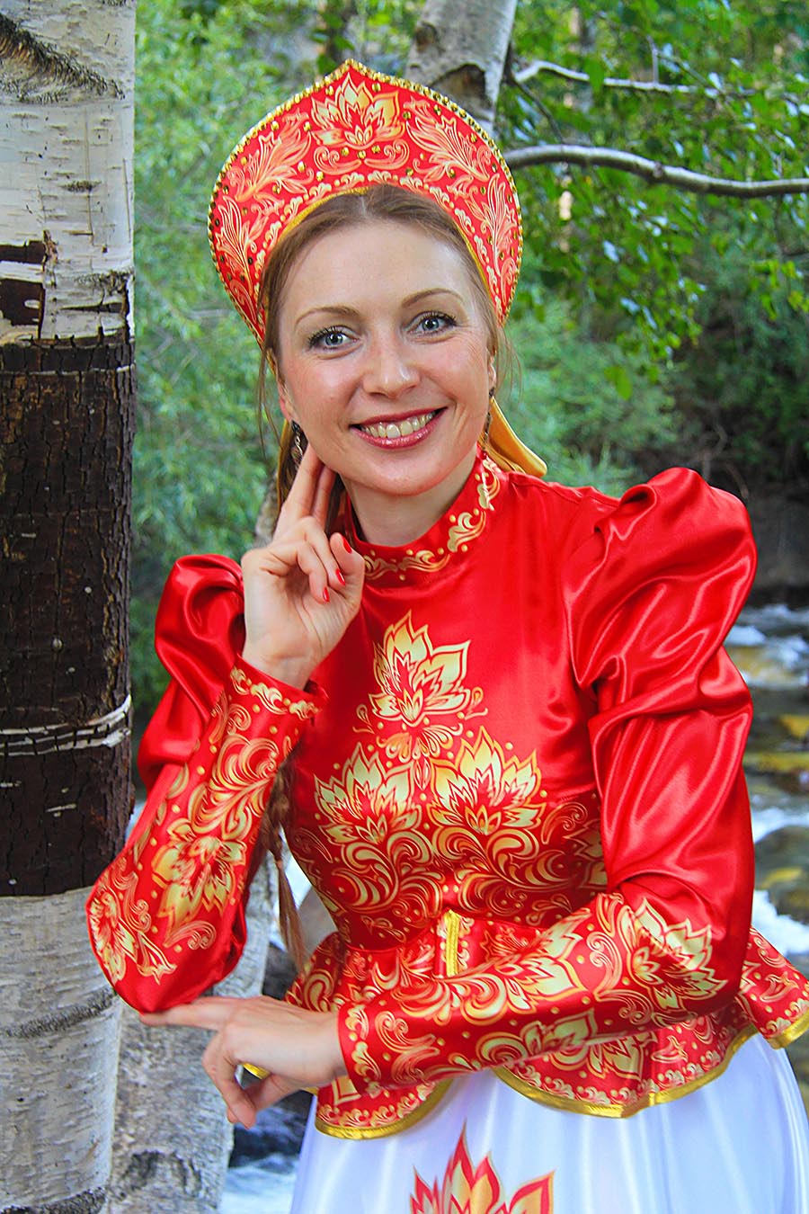 Women in Slavic costumes in Cypin