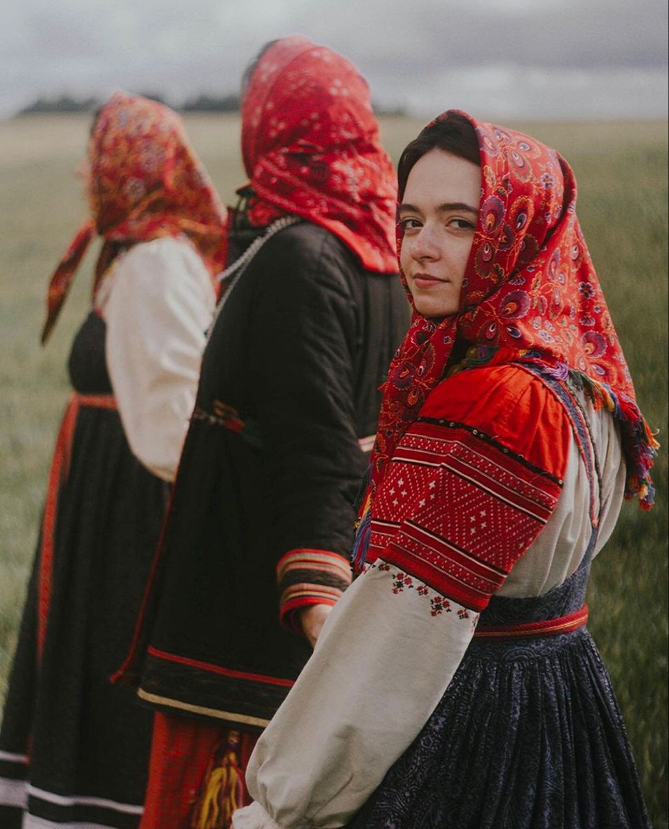 Women in Slavic costumes in Cypin